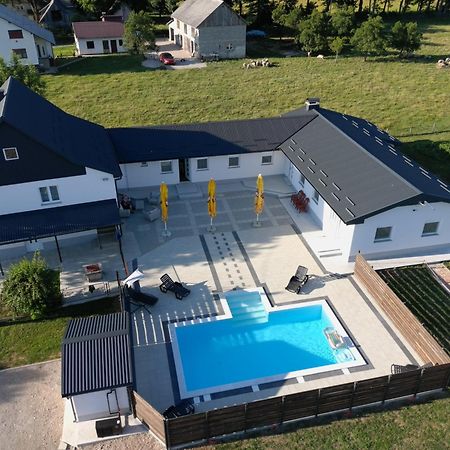 Apartmani Albatros Perusic Exteriér fotografie