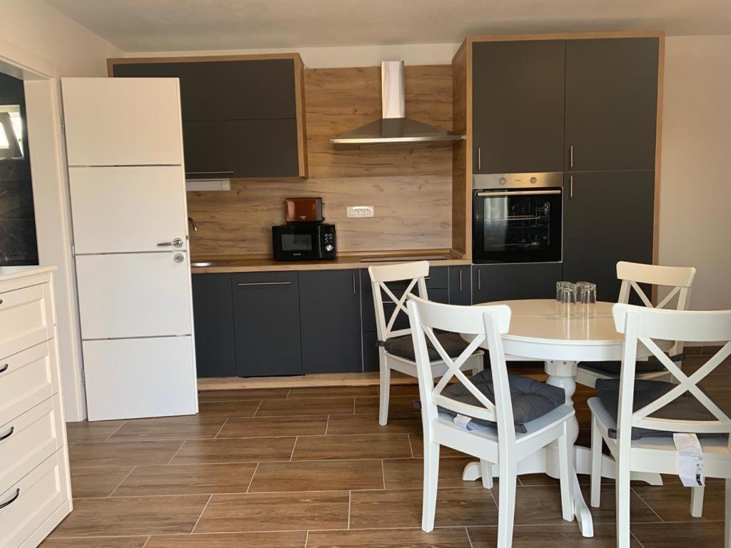 Apartmani Albatros Perusic Exteriér fotografie
