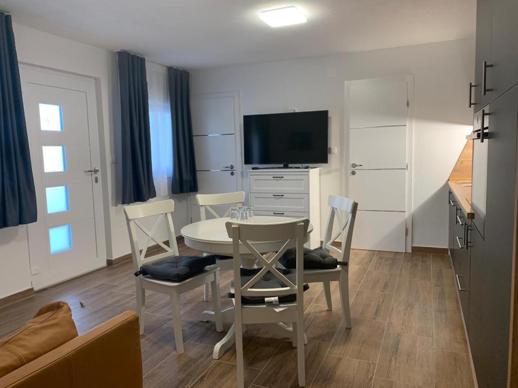 Apartmani Albatros Perusic Exteriér fotografie