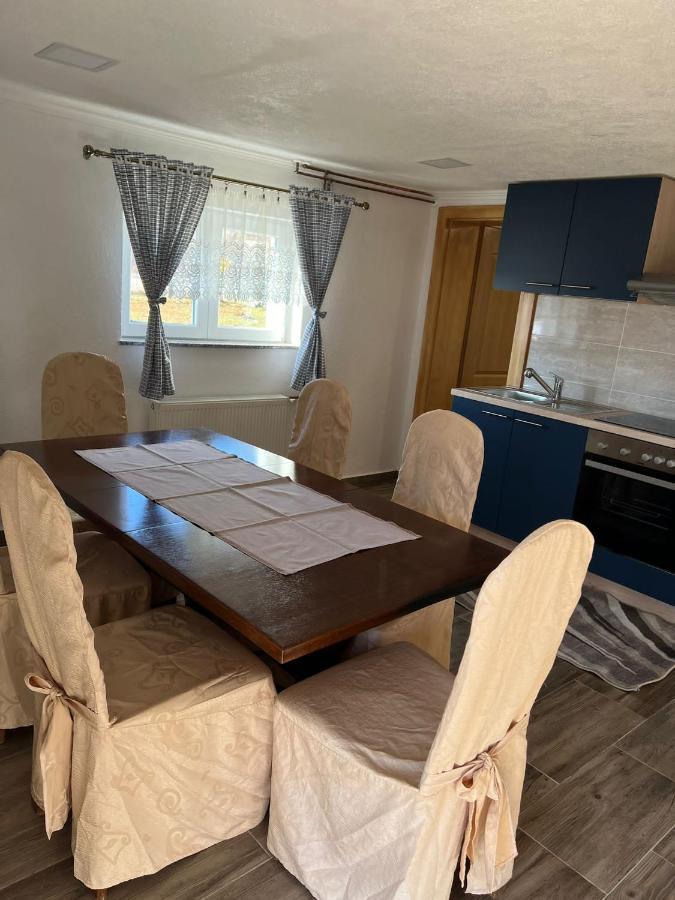 Apartmani Albatros Perusic Exteriér fotografie