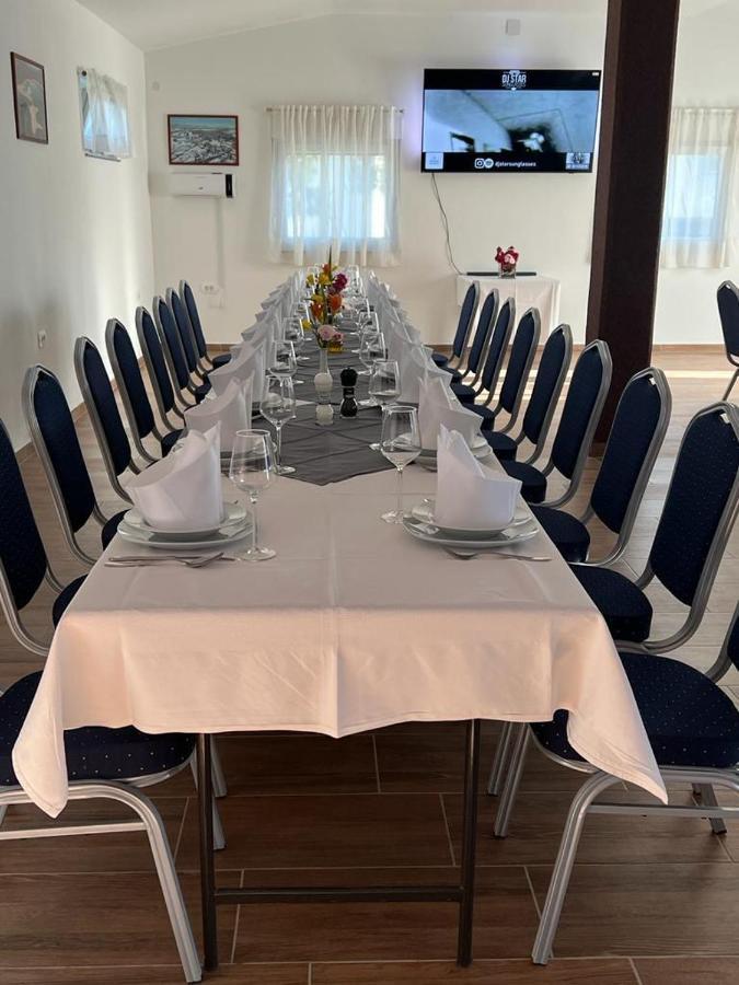 Apartmani Albatros Perusic Exteriér fotografie