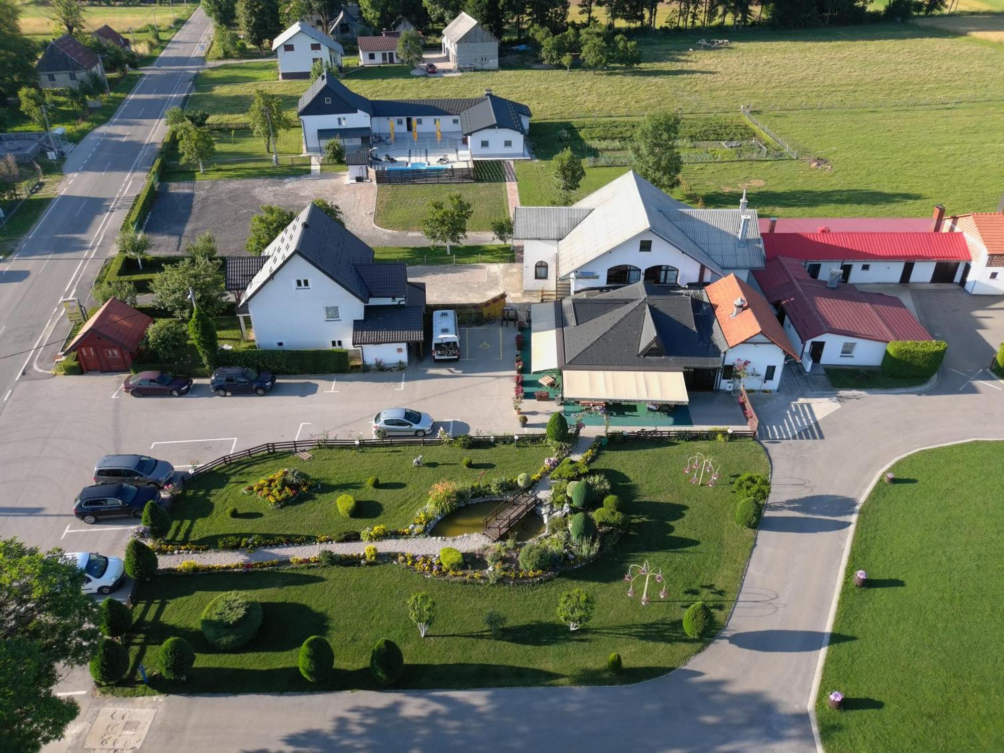 Apartmani Albatros Perusic Exteriér fotografie